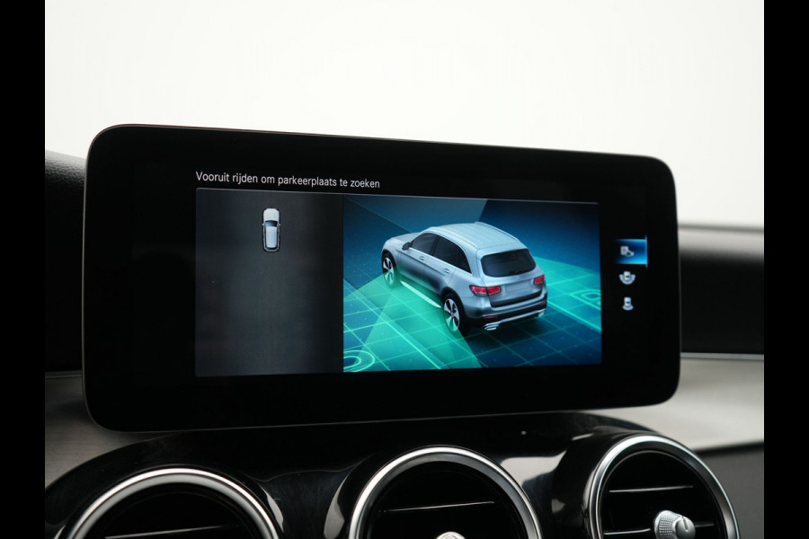Mercedes-Benz GLC 300e 4MATIC Premium PHEV 320pk Dealer O.H | Adaptive Cruise | Camera | Alcantara Sportstoelen Verwarmd | Apple Carplay | Blis | AMG Interieur | Navigatie | DAB | Plug In Hybrid |