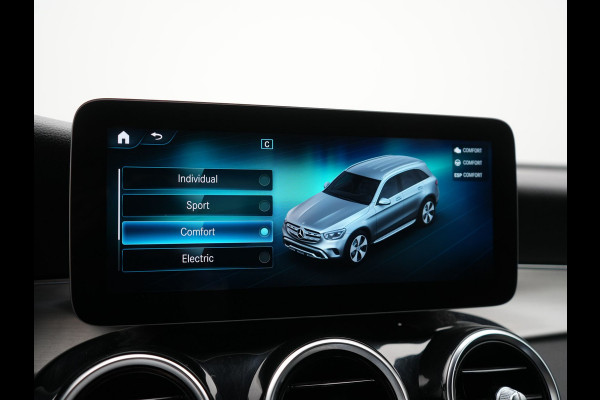 Mercedes-Benz GLC 300e 4MATIC Premium PHEV 320pk Dealer O.H | Adaptive Cruise | Camera | Alcantara Sportstoelen Verwarmd | Apple Carplay | Blis | AMG Interieur | Navigatie | DAB | Plug In Hybrid |
