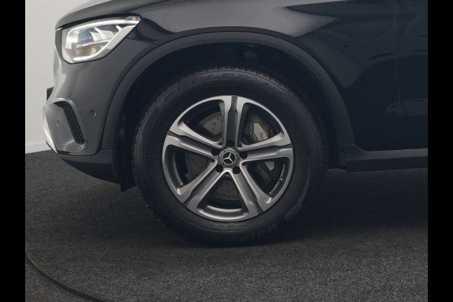 Mercedes-Benz GLC 300e 4MATIC Premium PHEV 320pk Dealer O.H | Adaptive Cruise | Camera | Alcantara Sportstoelen Verwarmd | Apple Carplay | Blis | AMG Interieur | Navigatie | DAB | Plug In Hybrid |