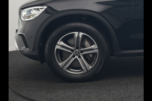 Mercedes-Benz GLC 300e 4MATIC Premium PHEV 320pk Dealer O.H | Adaptive Cruise | Camera | Alcantara Sportstoelen Verwarmd | Apple Carplay | Blis | AMG Interieur | Navigatie | DAB | Plug In Hybrid |