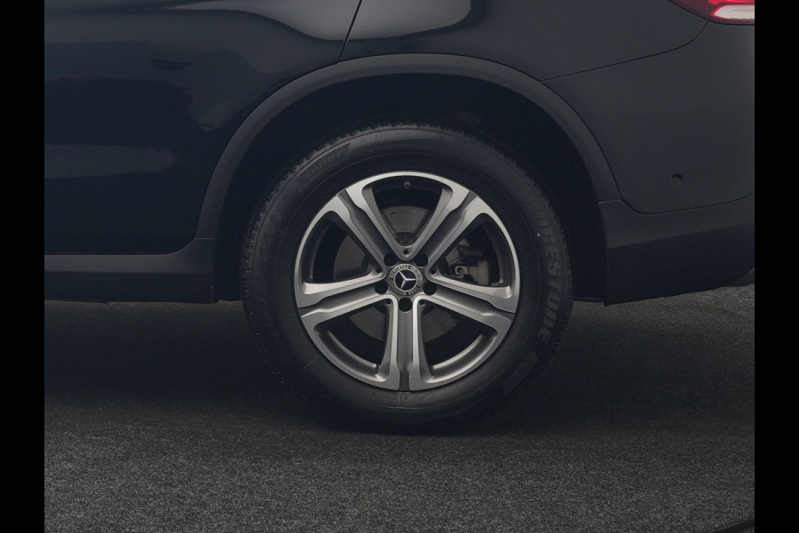 Mercedes-Benz GLC 300e 4MATIC Premium PHEV 320pk Dealer O.H | Adaptive Cruise | Camera | Alcantara Sportstoelen Verwarmd | Apple Carplay | Blis | AMG Interieur | Navigatie | DAB | Plug In Hybrid |