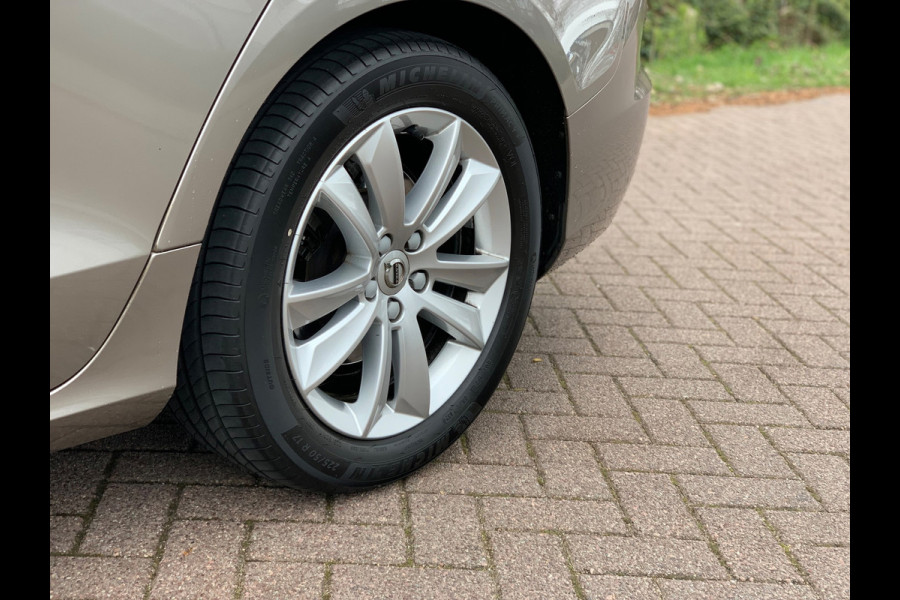 Volvo V60 2.0 D4 Inscription 190PK LEDER FULL 2021 DEALER OH / NETTO EXPORT € 14.950