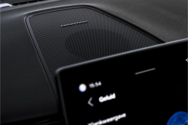 Volvo XC60 2.0 T6 Plug-in hybrid AWD Plus Black Edition - Facelift MY26 | Harman/Kardon | Elek. Trekhaak | S/K-Panodak | Dig. Cockpit | Adapt. Cruise | Elek. Klep | Stoel-+Stuurverw. | 360 Camera | NAV+App. Connect | ECC | LM 21" | 5880