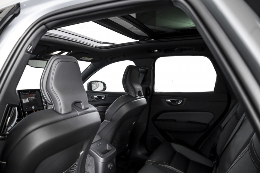 Volvo XC60 2.0 T6 Plug-in hybrid AWD Plus Black Edition - Facelift MY26 | Harman/Kardon | Elek. Trekhaak | S/K-Panodak | Dig. Cockpit | Adapt. Cruise | Elek. Klep | Stoel-+Stuurverw. | 360 Camera | NAV+App. Connect | ECC | LM 21" | 5880
