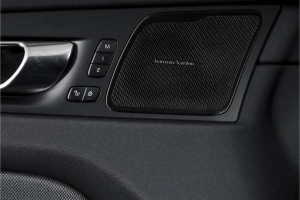 Volvo XC60 2.0 T6 Plug-in hybrid AWD Plus Black Edition - Facelift MY26 | Harman/Kardon | Elek. Trekhaak | S/K-Panodak | Dig. Cockpit | Adapt. Cruise | Elek. Klep | Stoel-+Stuurverw. | 360 Camera | NAV+App. Connect | ECC | LM 21" | 5898