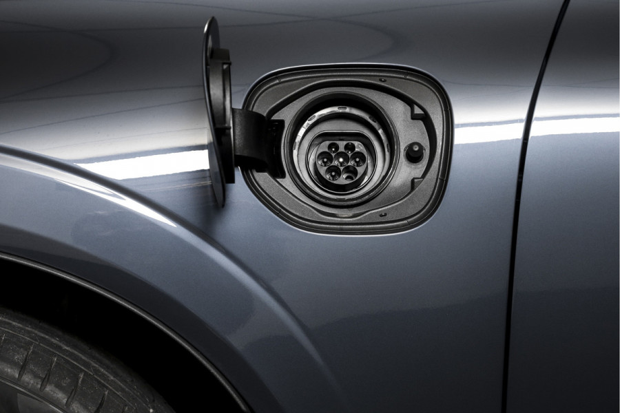 Volvo XC60 2.0 T6 Plug-in hybrid AWD Plus Black Edition - Facelift MY26 | Harman/Kardon | Elek. Trekhaak | S/K-Panodak | Dig. Cockpit | Adapt. Cruise | Elek. Klep | Stoel-+Stuurverw. | 360 Camera | NAV+App. Connect | ECC | LM 21" | 5898