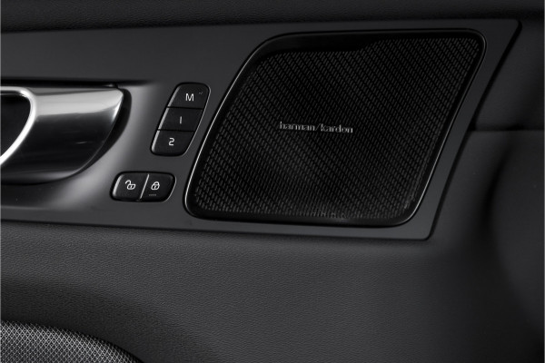 Volvo XC60 2.0 T6 Plug-in hybrid AWD Plus Black Edition - Facelift MY26 | Harman/Kardon | S/K-Panodak | Dig. Cockpit | Adapt. Cruise | Elek. Klep | Stoel-+Stuurverw. | 360 Camera | NAV+App. Connect | ECC | LM 21" | 1711