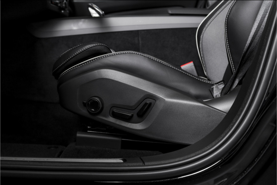 Volvo XC60 2.0 T6 Plug-in hybrid AWD Plus Black Edition - Facelift MY26 | Harman/Kardon | S/K-Panodak | Dig. Cockpit | Adapt. Cruise | Elek. Klep | Stoel-+Stuurverw. | 360 Camera | NAV+App. Connect | ECC | LM 21" | 1711
