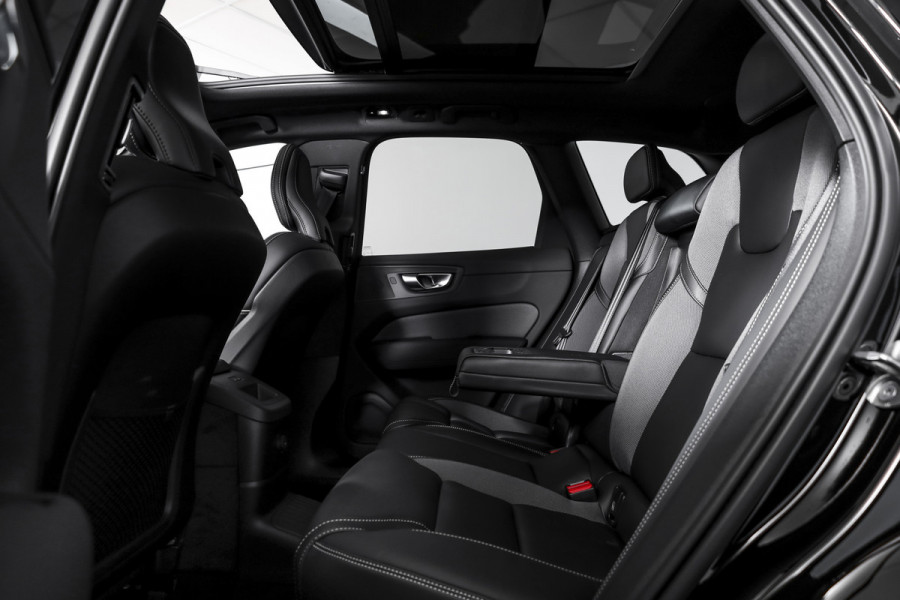 Volvo XC60 2.0 T6 Plug-in hybrid AWD Plus Black Edition - Facelift MY26 | Harman/Kardon | S/K-Panodak | Dig. Cockpit | Adapt. Cruise | Elek. Klep | Stoel-+Stuurverw. | 360 Camera | NAV+App. Connect | ECC | LM 21" | 1711
