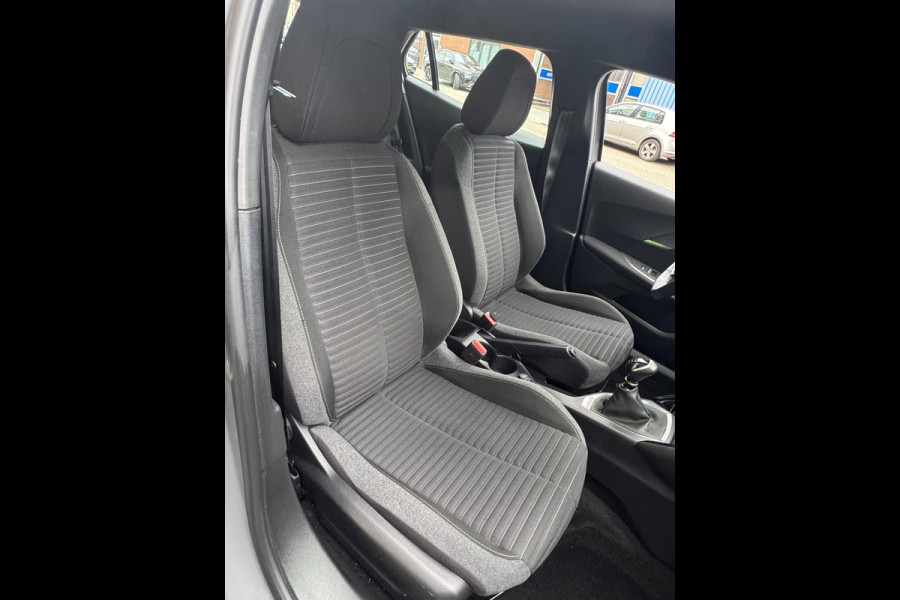 Peugeot 2008 1.2 PureTech 100 Active - Nieuw Model I Apple CarPaly / Navigatie I Airco I LED & PDC I Dealer onderhouden