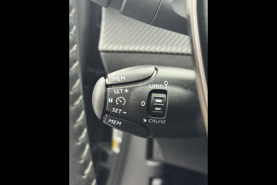 Peugeot 2008 1.2 PureTech 100 Active - Nieuw Model I Apple CarPaly / Navigatie I Airco I LED & PDC I Dealer onderhouden