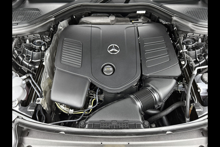 Mercedes-Benz GLC Coupé 300e 4MATIC Sport Edition | Premium | Winterpakket | Nightpakket | Trekhaak | DISTRONIC | URBAN GUARD Plus | 20" multispaaks AMG velgen |