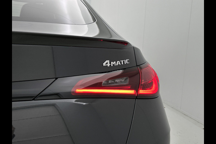 Mercedes-Benz GLC Coupé 300e 4MATIC Sport Edition | Premium | Winterpakket | Nightpakket | Trekhaak | DISTRONIC | URBAN GUARD Plus | 20" multispaaks AMG velgen |