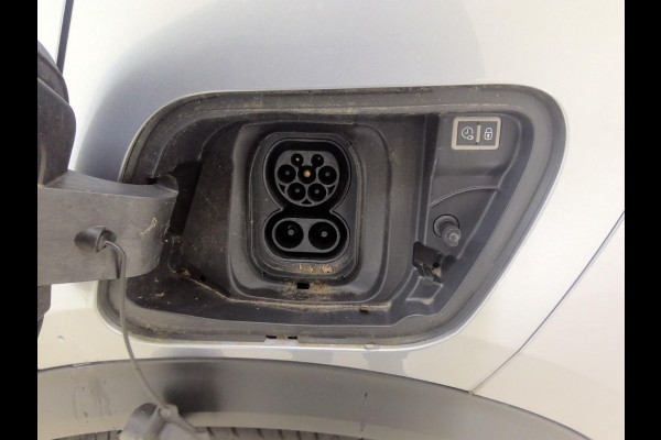 Peugeot e-2008 EV GT Pack 50 kWh | 25.500 KM | SOH 92% | Panorama dak | VERWACHT!