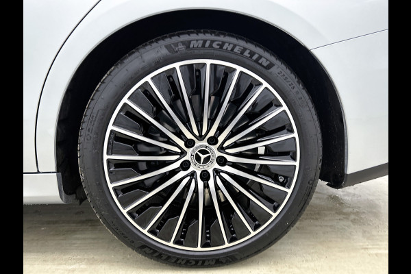 Mercedes-Benz E-Klasse Estate 300 e Business Solution AMG | Winterpakket | Nightpakket | Comfortpakket Plus | Trekhaak | Head-up display | Panoramaschuifdak | 20" multispaaks AMG velgen |