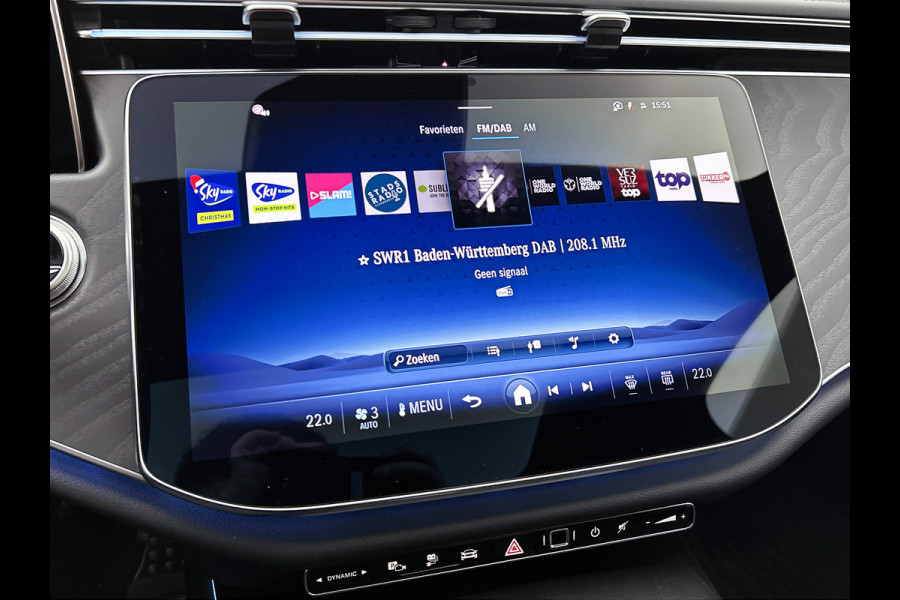 Mercedes-Benz E-Klasse Estate 300 e Business Solution AMG | Winterpakket | Nightpakket | Comfortpakket Plus | Trekhaak | Head-up display | Panoramaschuifdak | 20" multispaaks AMG velgen |