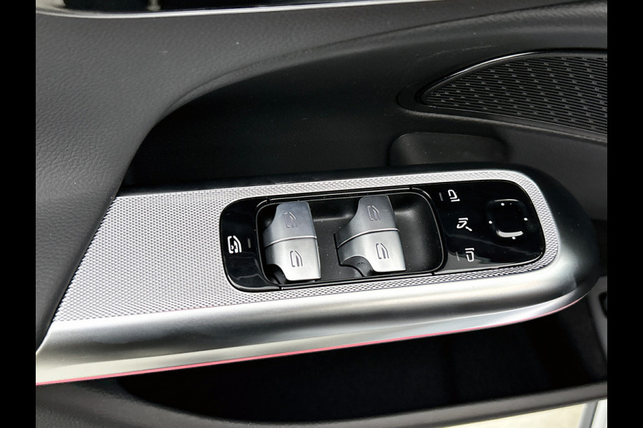 Mercedes-Benz E-Klasse Estate 300 e Business Solution AMG | Winterpakket | Nightpakket | Comfortpakket Plus | Trekhaak | Head-up display | Panoramaschuifdak | 20" multispaaks AMG velgen |