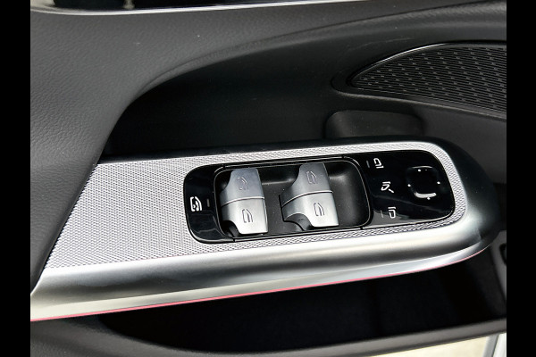 Mercedes-Benz E-Klasse Estate 300 e Business Solution AMG | Winterpakket | Nightpakket | Comfortpakket Plus | Trekhaak | Head-up display | Panoramaschuifdak | 20" multispaaks AMG velgen |