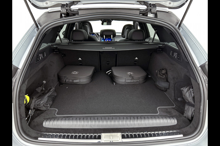 Mercedes-Benz E-Klasse Estate 300 e Business Solution AMG | Winterpakket | Nightpakket | Comfortpakket Plus | Trekhaak | Head-up display | Panoramaschuifdak | 20" multispaaks AMG velgen |