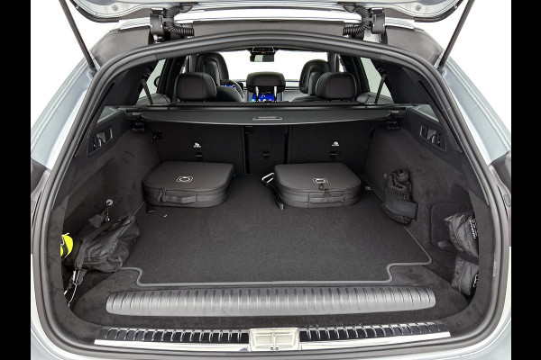 Mercedes-Benz E-Klasse Estate 300 e Business Solution AMG | Winterpakket | Nightpakket | Comfortpakket Plus | Trekhaak | Head-up display | Panoramaschuifdak | 20" multispaaks AMG velgen |