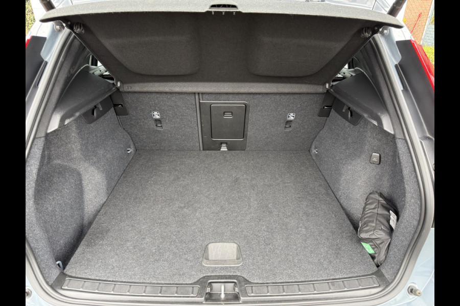 Volvo XC40 1.5 T4 Plug-in hybrid Plus Dark | Navi | Memory | H/K Audio | 360* Camera | 20 inch