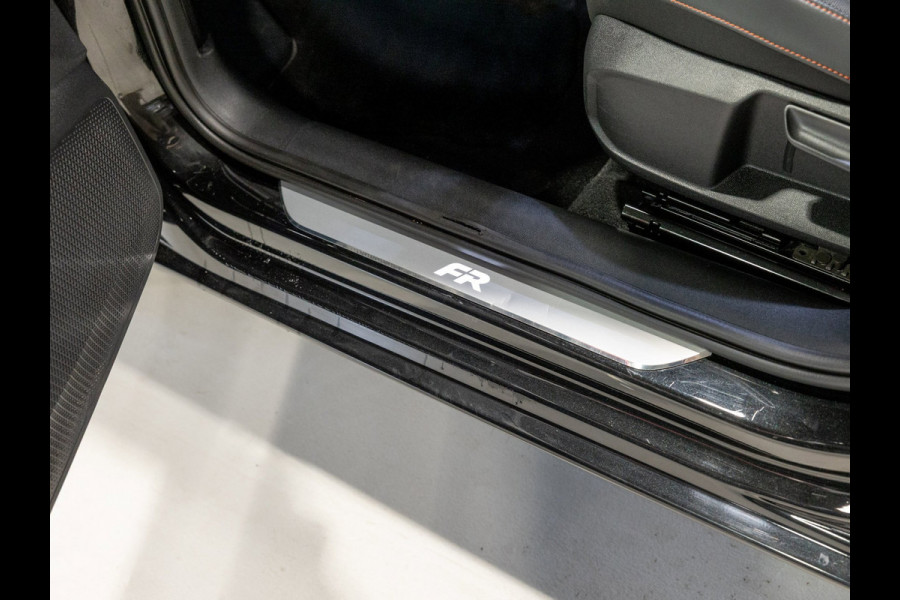 Seat Leon Sportstourer 1.5 TSI FR / 150pk / Stoel en stuur verwaming / Achteruitrij camera /