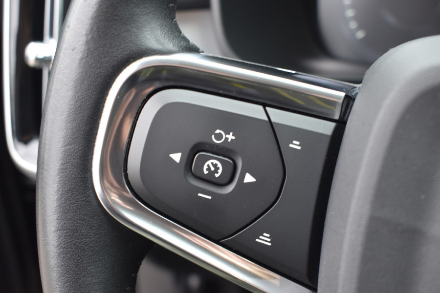 Volvo XC40 B4 211PK Business Pro | Trekhaak | ACC | Blis | Camera | 18"LMV