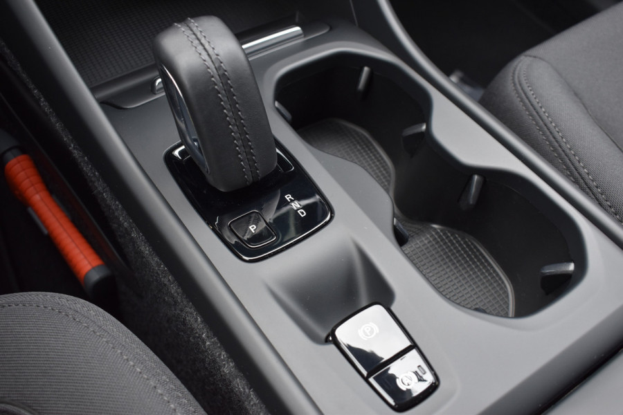 Volvo XC40 B4 211PK Business Pro | Trekhaak | ACC | Blis | Camera | 18"LMV