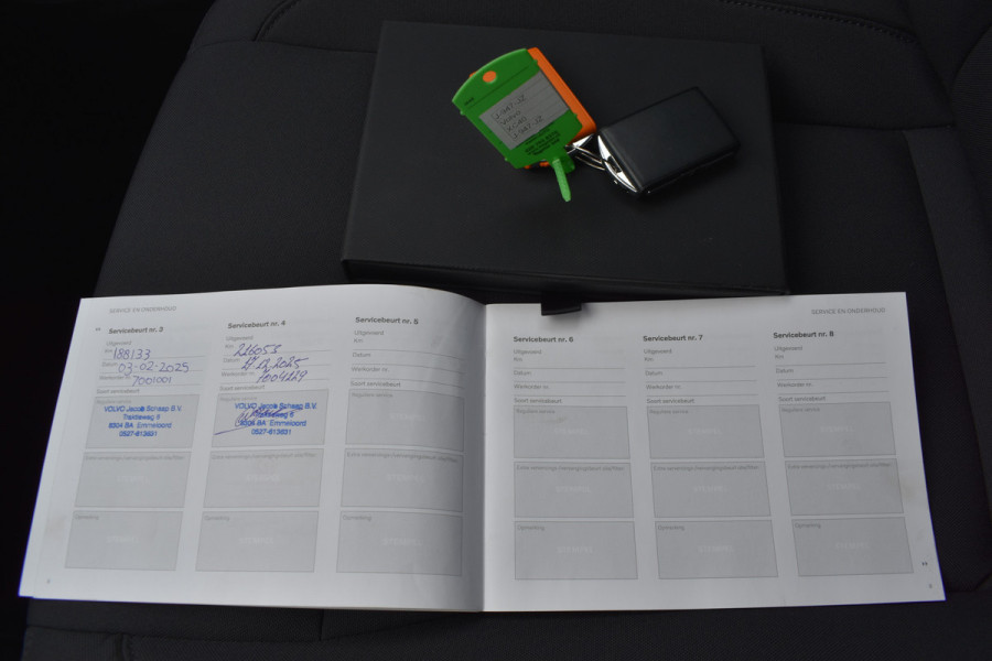 Volvo XC40 B4 211PK Business Pro | Trekhaak | ACC | Blis | Camera | 18"LMV