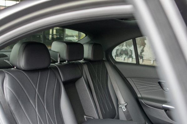 Mercedes-Benz C-Klasse 300 e AMG Magno|Nappa|Night|Rij-assistentie Plus|Keyless-Go|Stoelkoeling|Pano|360°|Burmester|19''