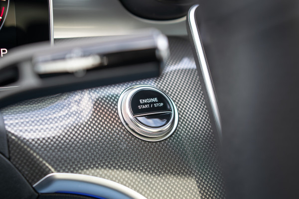 Mercedes-Benz C-Klasse 300 e AMG Magno|Nappa|Night|Rij-assistentie Plus|Keyless-Go|Stoelkoeling|Pano|360°|Burmester|19''