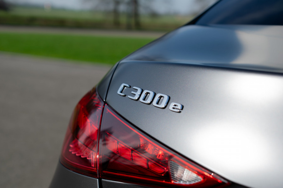 Mercedes-Benz C-Klasse 300 e AMG Magno|Nappa|Night|Rij-assistentie Plus|Keyless-Go|Stoelkoeling|Pano|360°|Burmester|19''