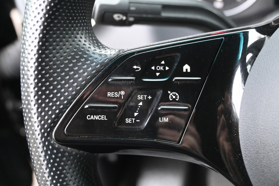 Mercedes-Benz Sprinter 317 CDI L2 RWD Pro DC 3500kg Trekhaak, MBUX met camera, Etc.