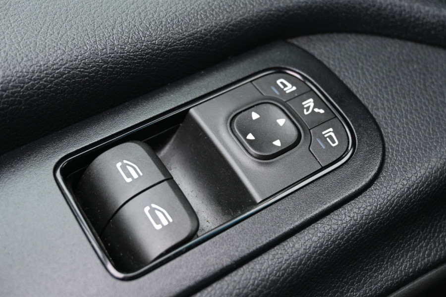 Mercedes-Benz Sprinter 317 CDI L2 RWD Pro DC 3500kg Trekhaak, MBUX met camera, Etc.