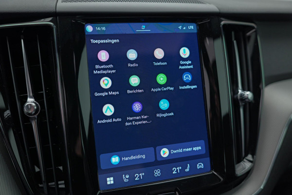 Volvo XC60 2.0 T6 Plug-in hybrid AWD Ultra Black Edition |Pano|H&K|360cam|Memory|