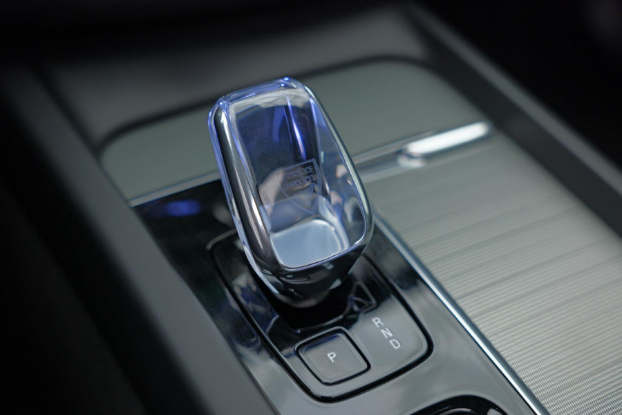 Volvo XC60 2.0 T6 Plug-in hybrid AWD Ultra Black Edition |Pano|H&K|360cam|Memory|