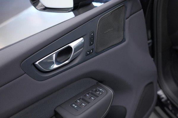 Volvo XC60 2.0 T6 Plug-in hybrid AWD Ultra Black Edition |Pano|H&K|360cam|Memory|