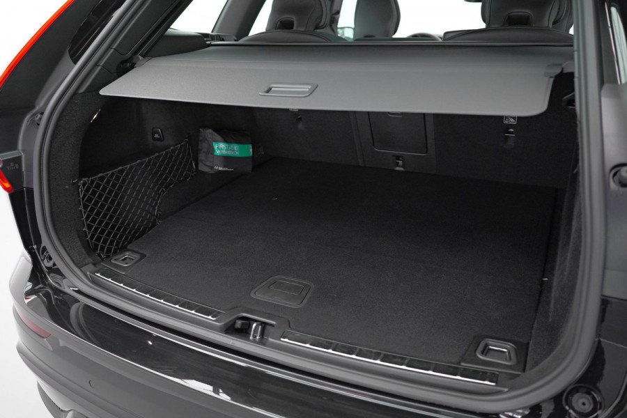 Volvo XC60 2.0 T6 Plug-in hybrid AWD Ultra Black Edition |Pano|H&K|360cam|Memory|
