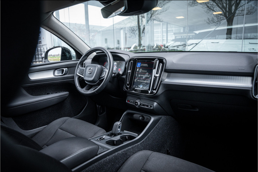 Volvo XC40 T3 Momentum Pro Automaat ** Winter-line ** Carplay **