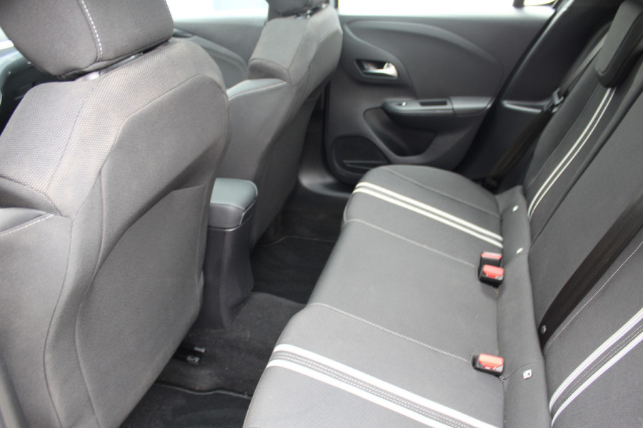 Opel Corsa 1.2-100pk Turbo GS Line. Erg mooie sportieve wagen met slechts 18.000km ! Panoramadak, Autm. airco, Cruise Control, Apple Carplay-Mirror link, Camera, Stoel- en stuurwielverw., side- en lane assist, camera, parkeersensoren v+a etc.
