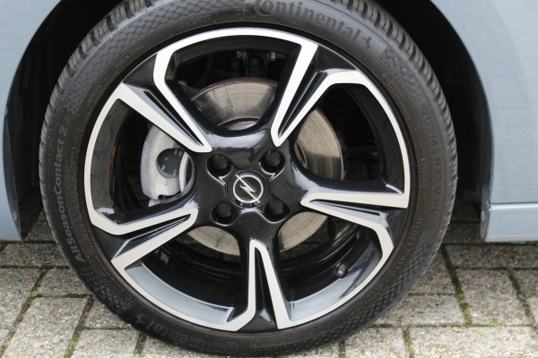 Opel Corsa 1.2-100pk Turbo GS Line. Erg mooie sportieve wagen met slechts 18.000km ! Panoramadak, Autm. airco, Cruise Control, Apple Carplay-Mirror link, Camera, Stoel- en stuurwielverw., side- en lane assist, camera, parkeersensoren v+a etc.