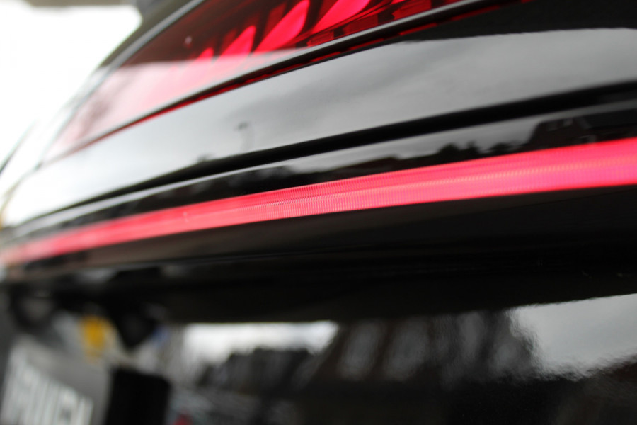 Audi A6 Avant 2.0 e-hybrid quattro S-Line edition | Trekhaak | Matrix | Navigatie | MMI Display | Tech plus | Alcantara