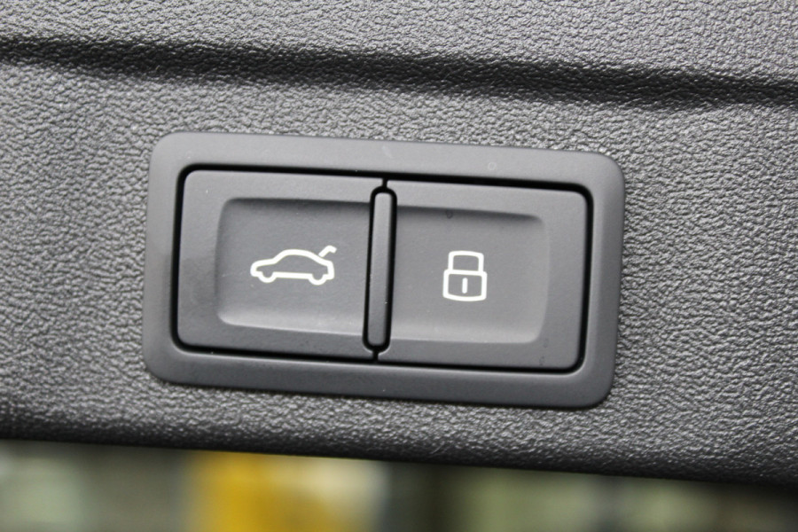 Audi A6 Avant 2.0 e-hybrid quattro S-Line edition | Trekhaak | Matrix | Navigatie | MMI Display | Tech plus | Alcantara