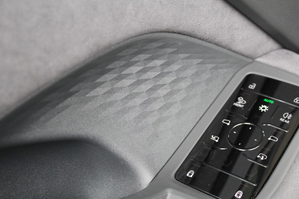 Audi A6 Avant 2.0 e-hybrid quattro S-Line edition | Trekhaak | Matrix | Navigatie | MMI Display | Tech plus | Alcantara