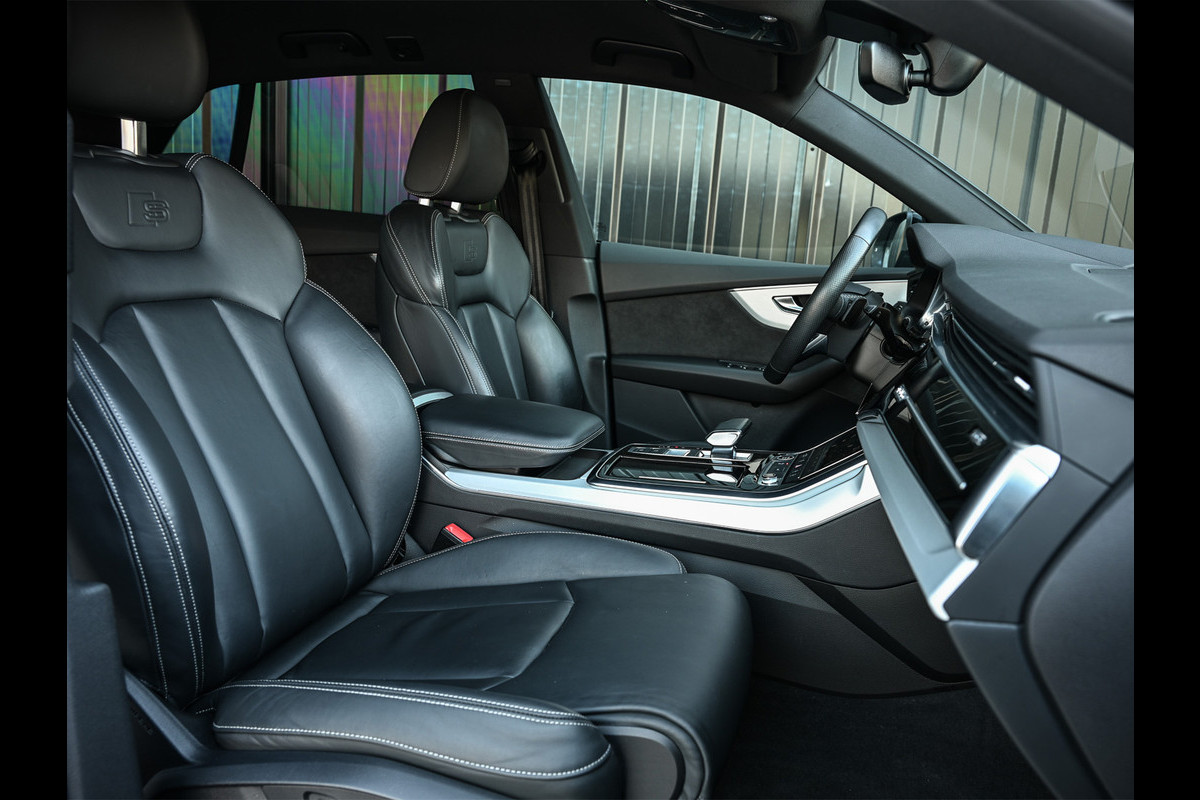 Audi Q8 55 TFSI e quattro Pro Line | Head-Up | Night vision | Luchtvering | Adaptive cruise | 360 Camera | Soft close | Keyless | Ambiance interieur | Achterbank verwarming | Trekhaak