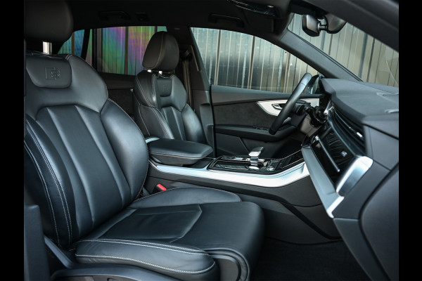 Audi Q8 55 TFSI e quattro Pro Line | Head-Up | Night vision | Luchtvering | Adaptive cruise | 360 Camera | Soft close | Keyless | Ambiance interieur | Achterbank verwarming | Trekhaak