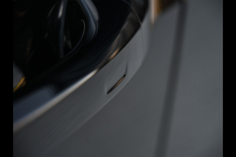 Audi Q8 55 TFSI e quattro Pro Line | Head-Up | Night vision | Luchtvering | Adaptive cruise | 360 Camera | Soft close | Keyless | Ambiance interieur | Achterbank verwarming | Trekhaak