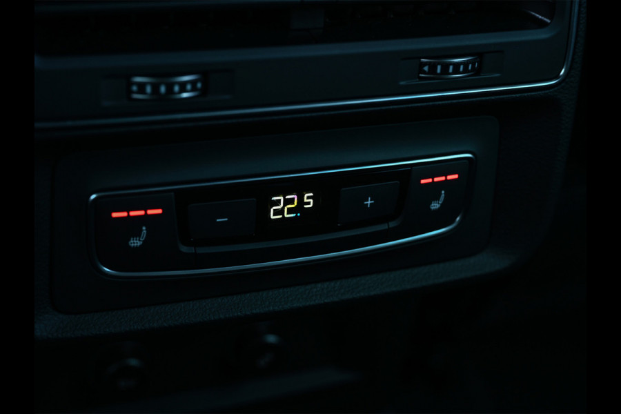 Audi Q8 55 TFSI e quattro Pro Line | Head-Up | Night vision | Luchtvering | Adaptive cruise | 360 Camera | Soft close | Keyless | Ambiance interieur | Achterbank verwarming | Trekhaak