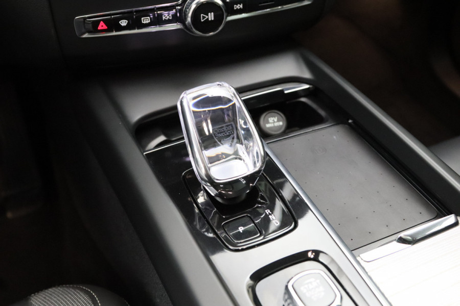 Volvo XC60 2.0 T6 Plug-in hybrid AWD 350 PK Ultimate Bright Long Range, Sportstoelen, Panoramadak, Harman / Kardon Geluidssysteem