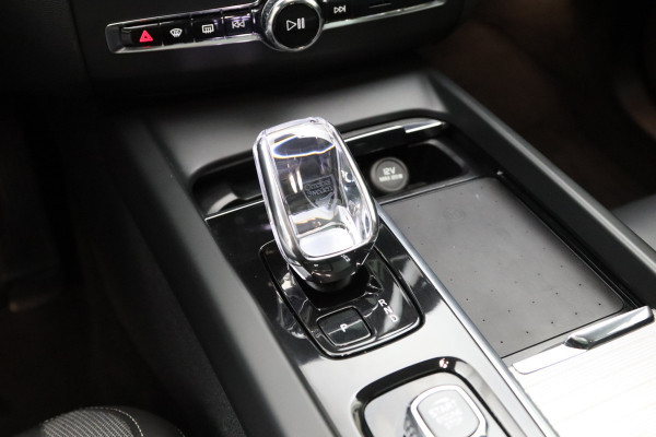 Volvo XC60 2.0 T6 Plug-in hybrid AWD 350 PK Ultimate Bright Long Range, Sportstoelen, Panoramadak, Harman / Kardon Geluidssysteem